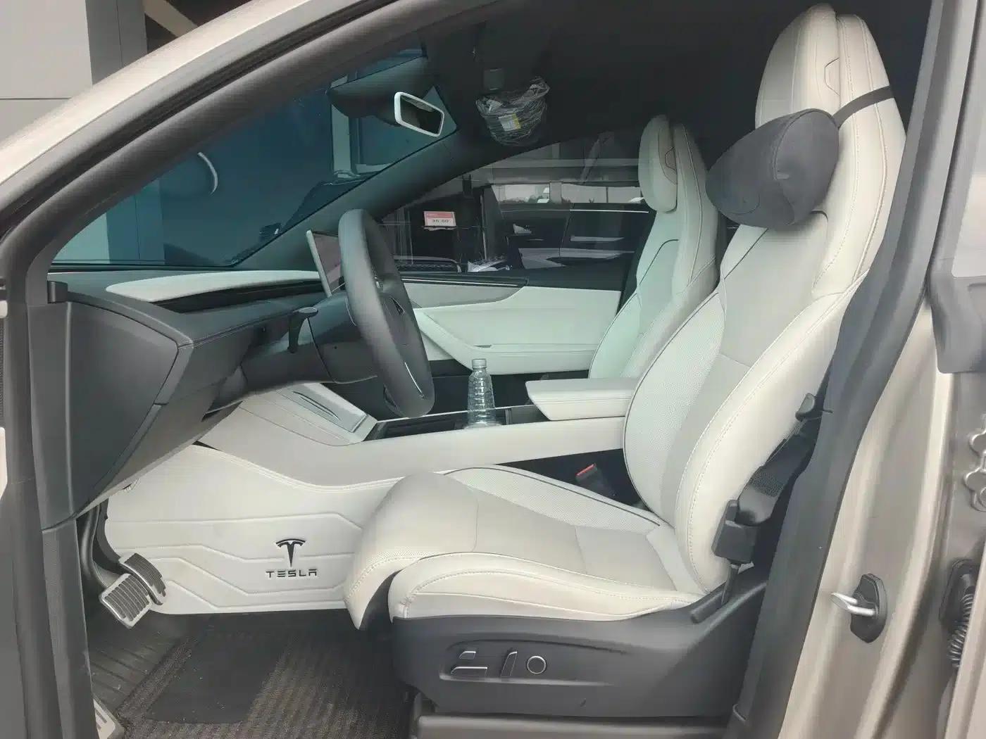 Model Y L 2025 Long Range All-Wheel Drive — миниатюра 5