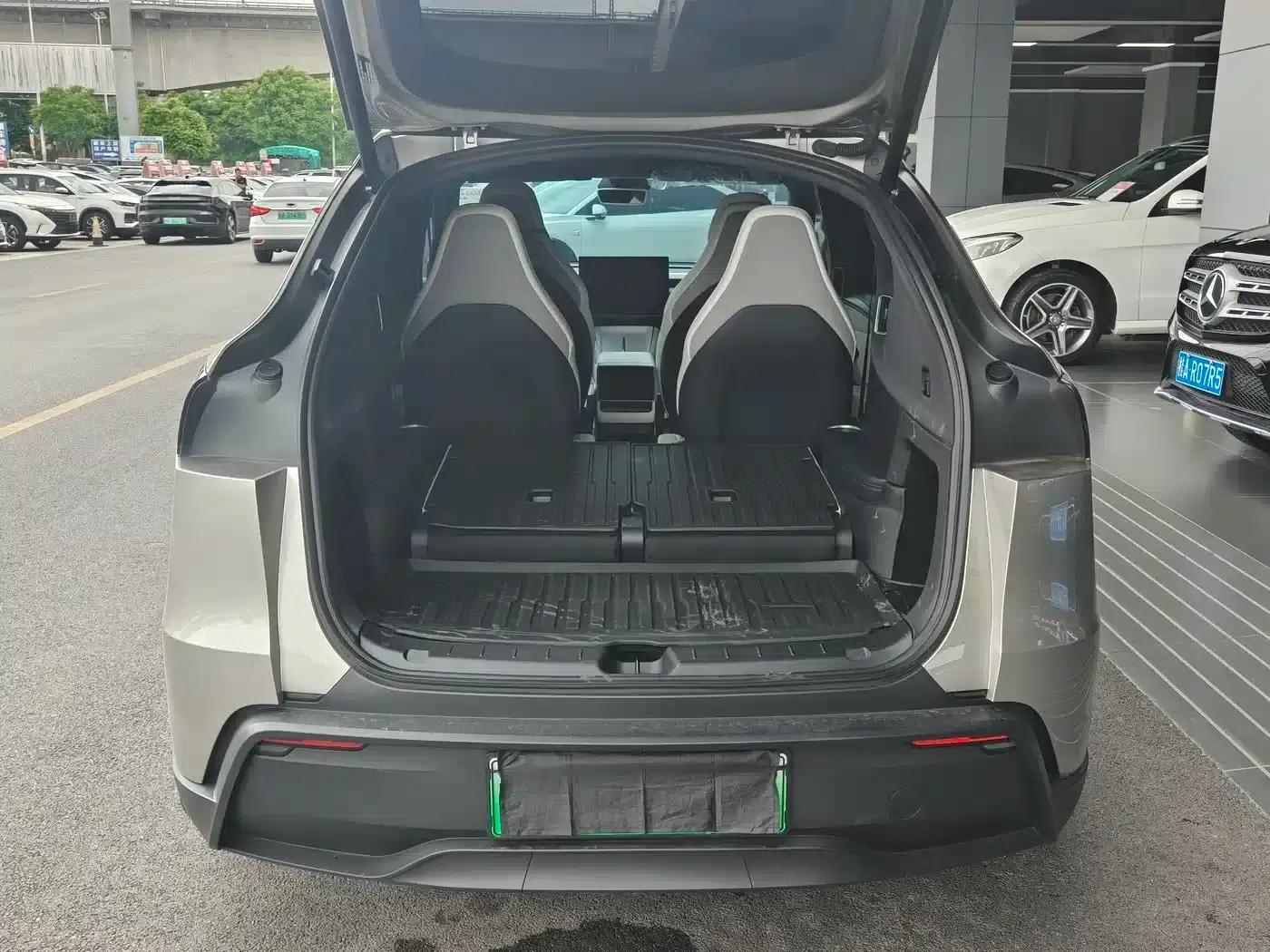 Model Y L 2025 Long Range All-Wheel Drive — миниатюра 10