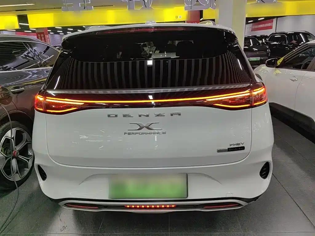 Denza X 2020 PHEV Flagship Edition — миниатюра 6