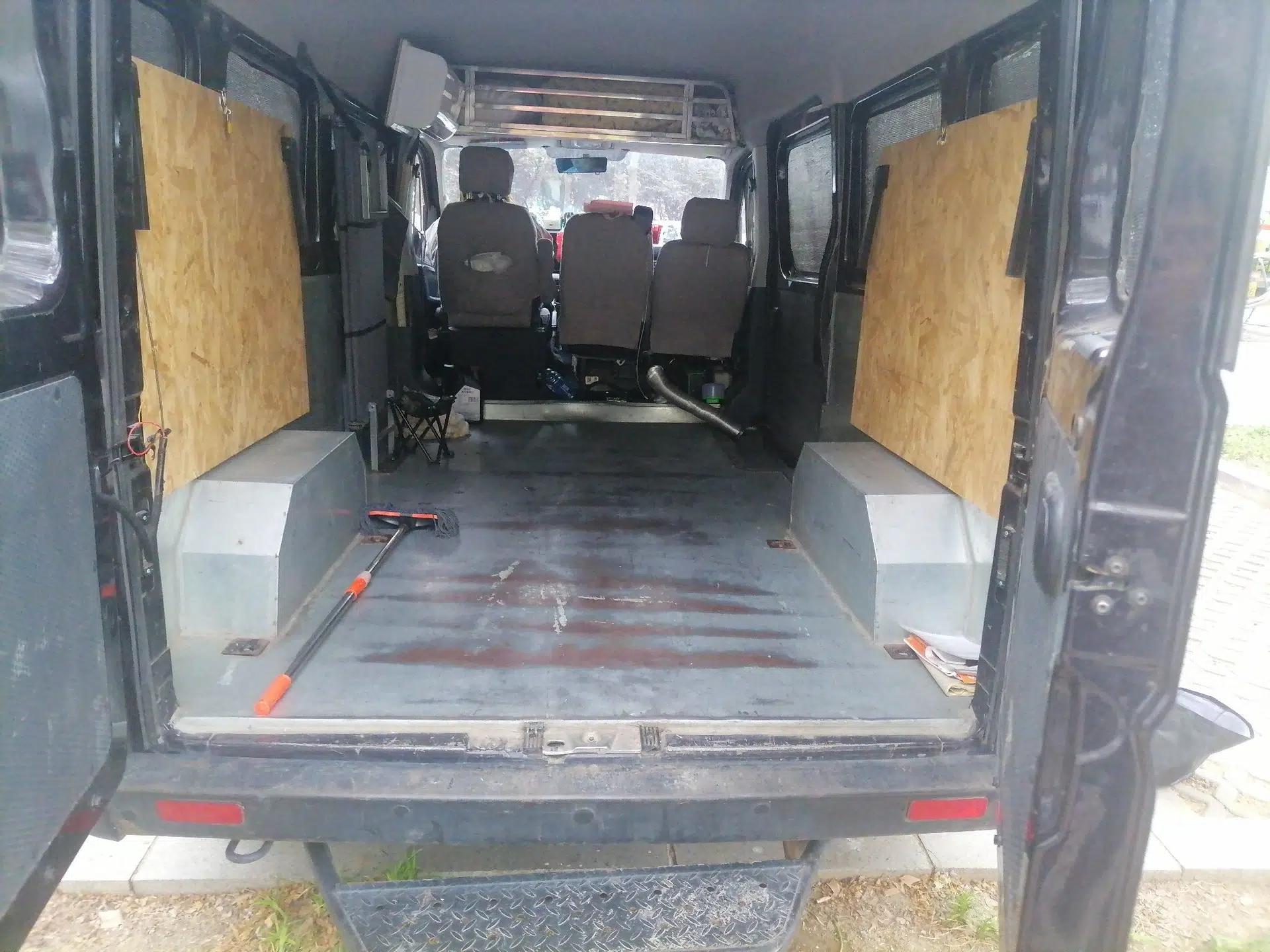 Dongfeng Yufeng 2023 V9+ 2.0T Manual Front-Wheel-Drive Multi-Function Mid-Roof Van with 7/8/9 Seats — миниатюра 20