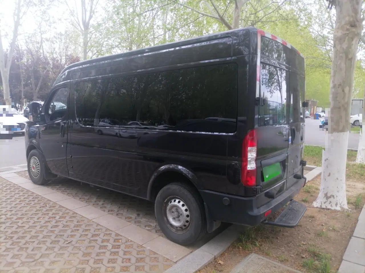 Dongfeng Yufeng 2023 V9+ 2.0T Manual Front-Wheel-Drive Multi-Function Mid-Roof Van with 7/8/9 Seats — миниатюра 4