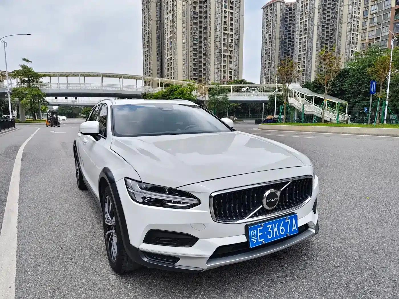 2023 Volvo V90 Cross Country B5 AWD Smart Edition — миниатюра 3