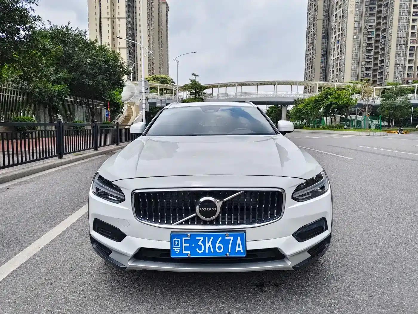 2023 Volvo V90 Cross Country B5 AWD Smart Edition — миниатюра 5