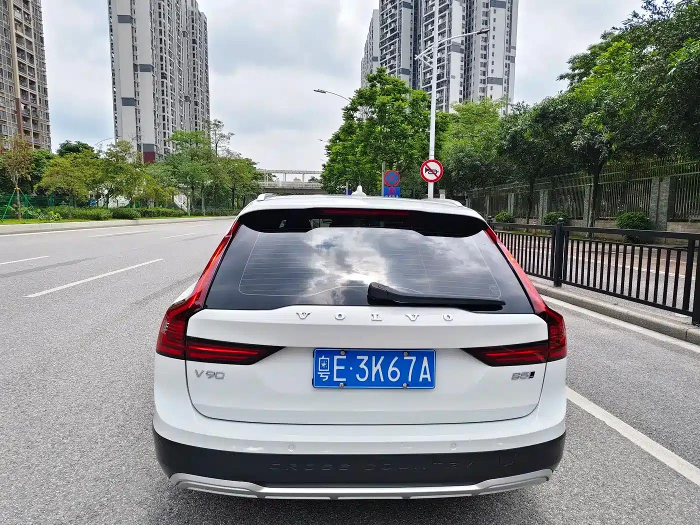 2023 Volvo V90 Cross Country B5 AWD Smart Edition — миниатюра 6