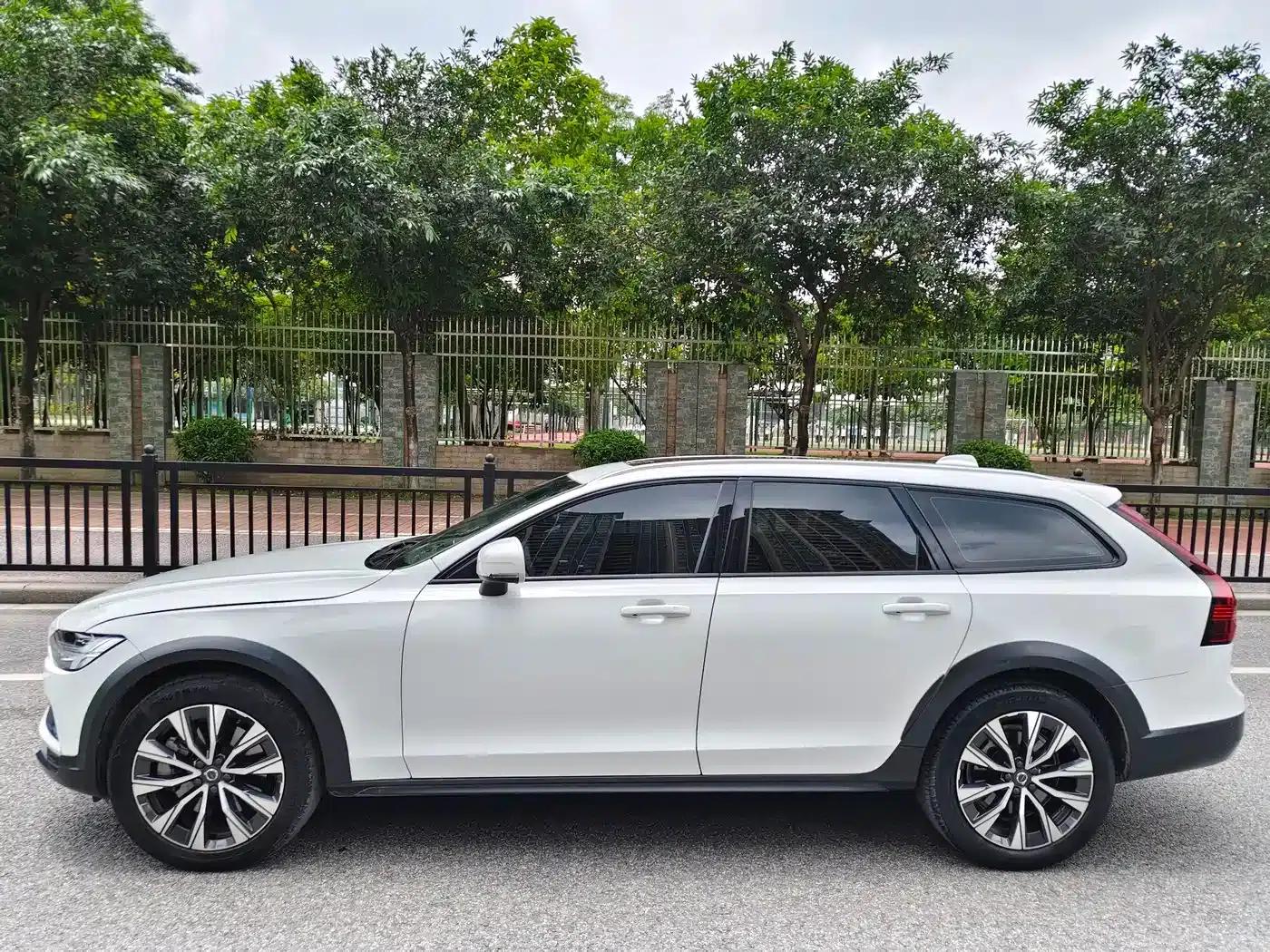 2023 Volvo V90 Cross Country B5 AWD Smart Edition — миниатюра 7