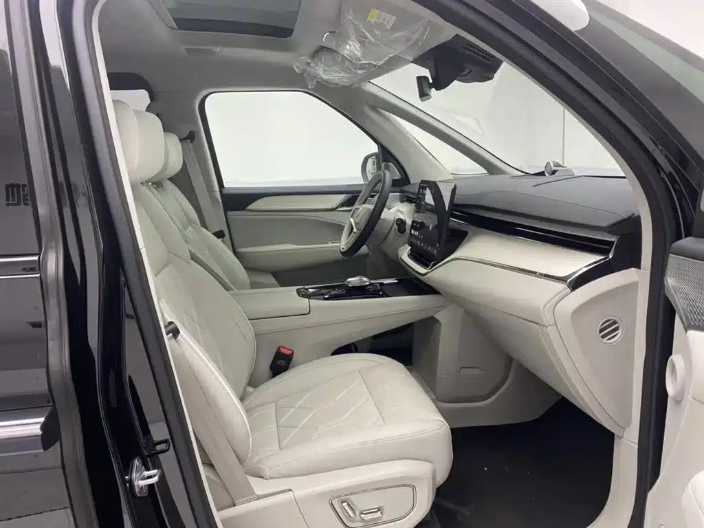 Volvo EM90 2025 Ultra 6-seater — миниатюра 18