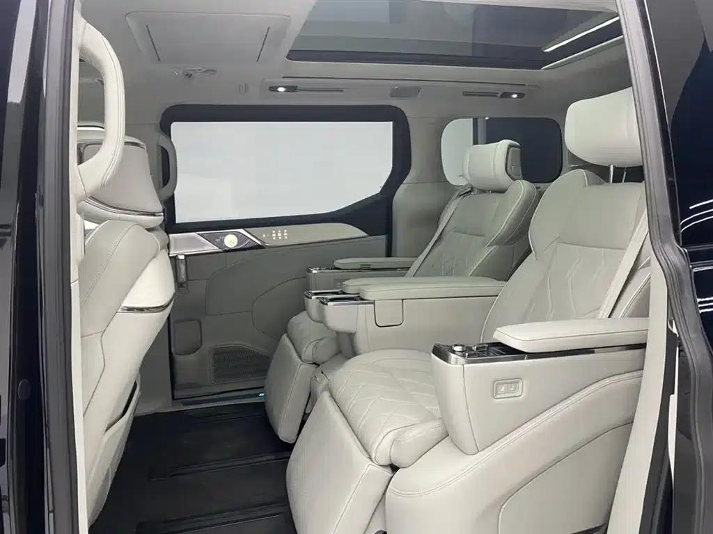 Volvo EM90 2025 Ultra 6-seater — миниатюра 19