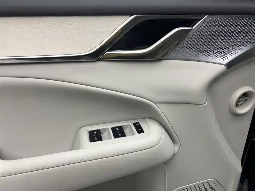 Volvo EM90 2025 Ultra 6-seater — миниатюра 25