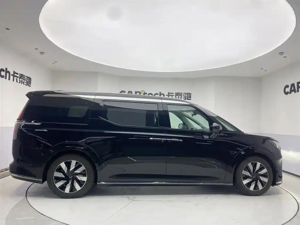 Volvo EM90 2025 Ultra 6-seater — миниатюра 4