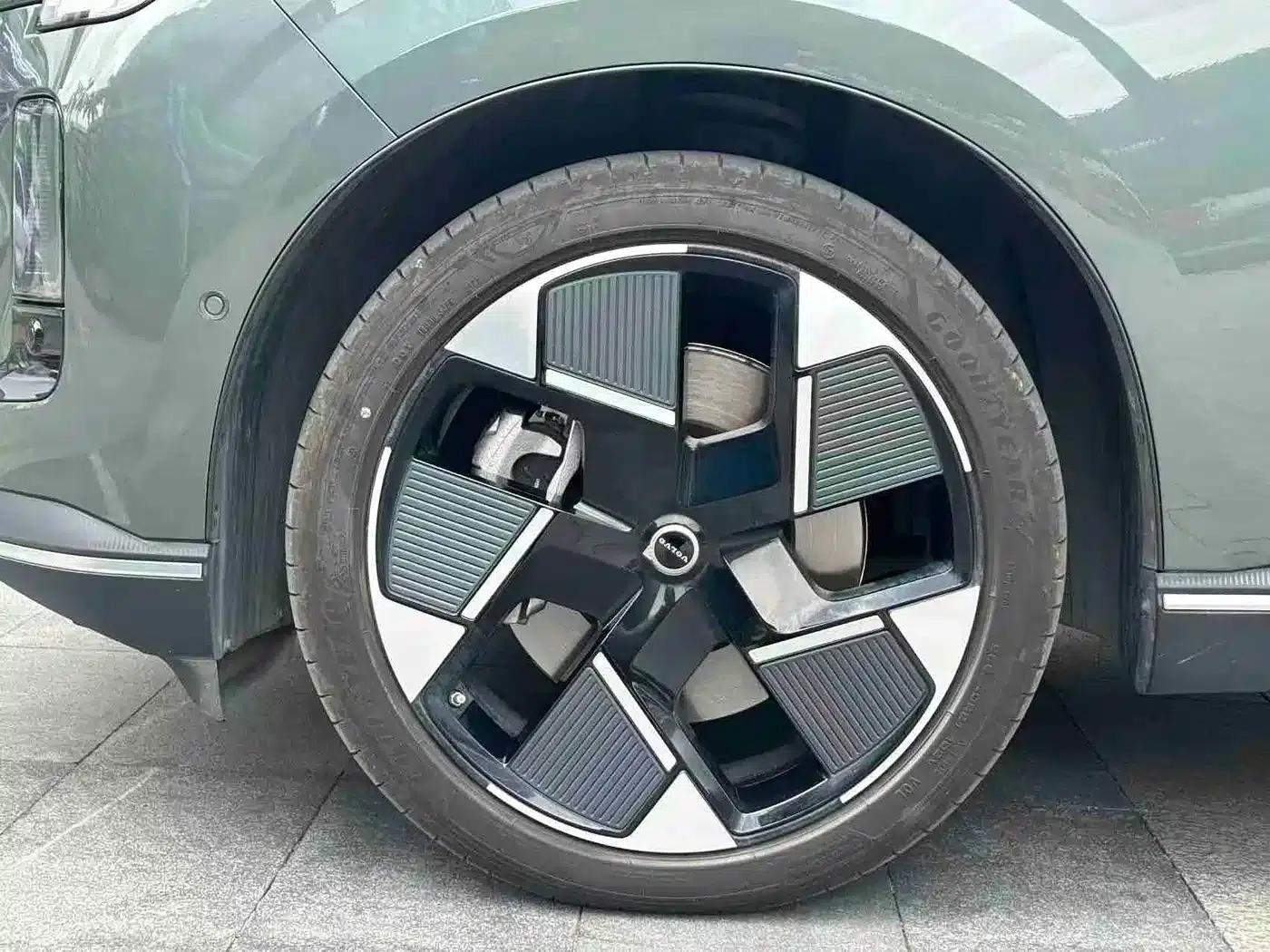 2026 Volvo XC70 Plug-in Hybrid, All-Wheel Drive, Ultra Range — миниатюра 4