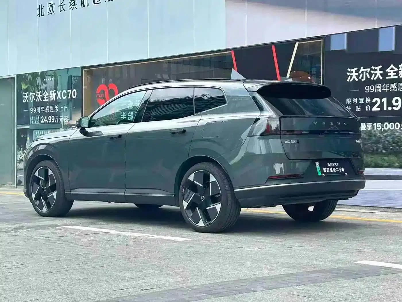 2026 Volvo XC70 Plug-in Hybrid, All-Wheel Drive, Ultra Range — миниатюра 10