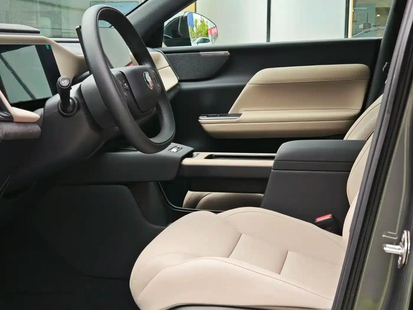 2026 Volvo XC70 Plug-in Hybrid, All-Wheel Drive, Long Range Core — миниатюра 4