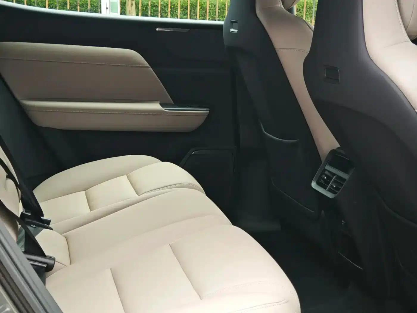 2026 Volvo XC70 Plug-in Hybrid, All-Wheel Drive, Long Range Core — миниатюра 5