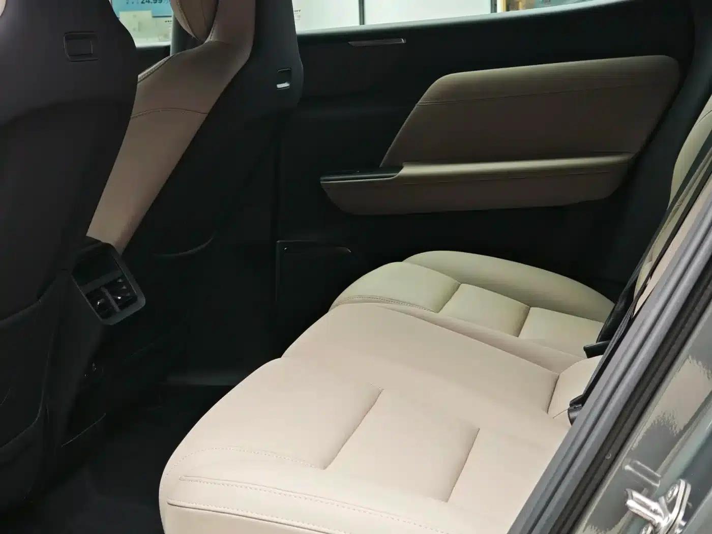 2026 Volvo XC70 Plug-in Hybrid, All-Wheel Drive, Long Range Core — миниатюра 7