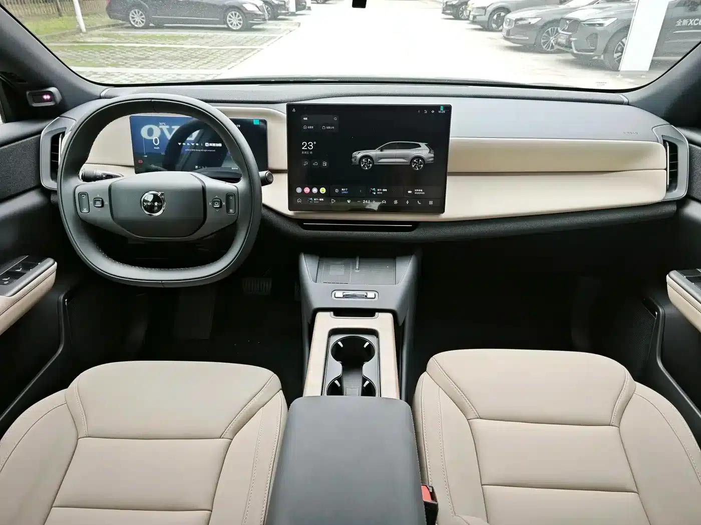 2026 Volvo XC70 Plug-in Hybrid, All-Wheel Drive, Long Range Core — миниатюра 8