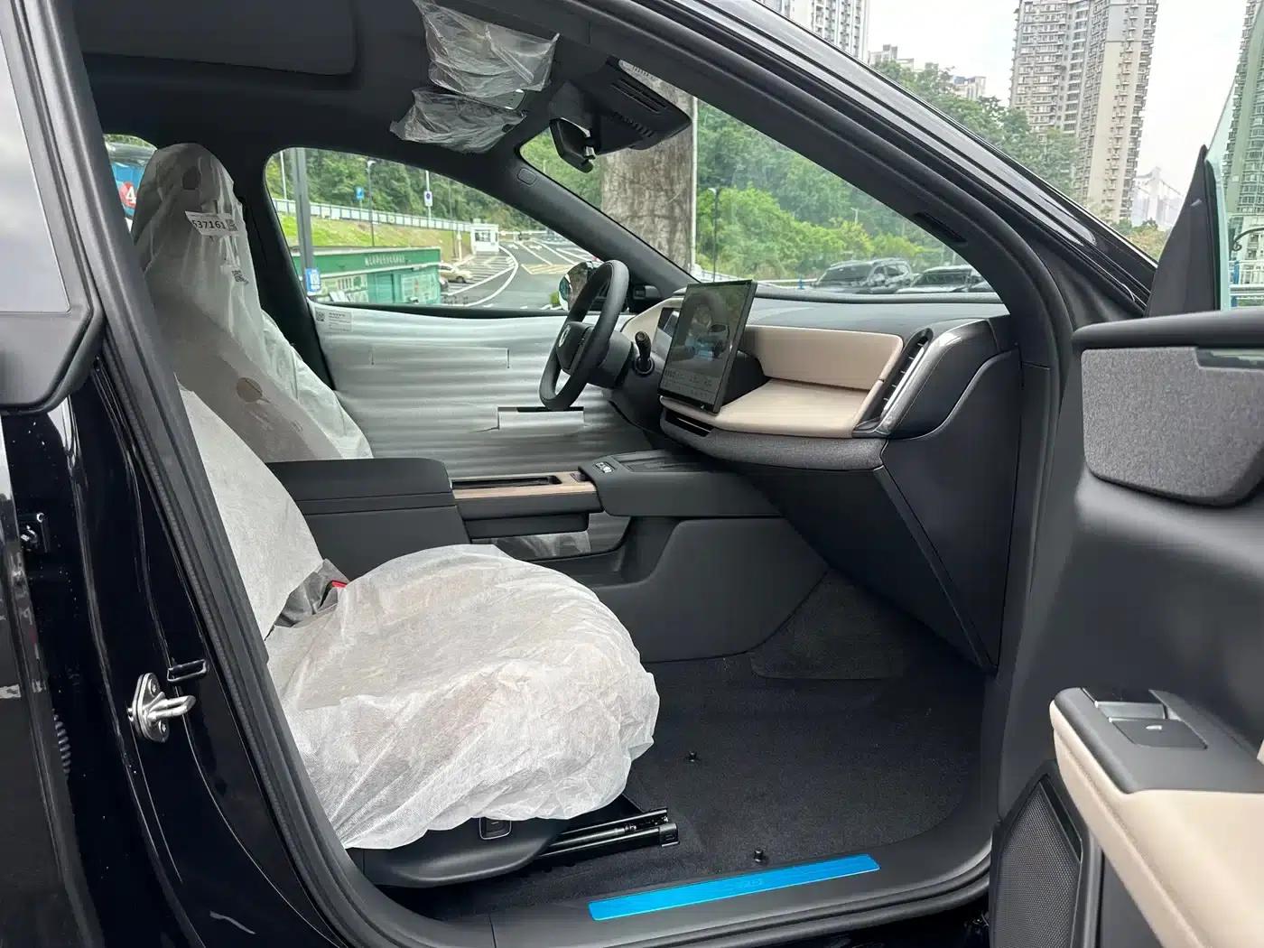 2026 Volvo XC70 Plug-in Hybrid (Two-Wheel Drive, Long Range, Core) — миниатюра 19