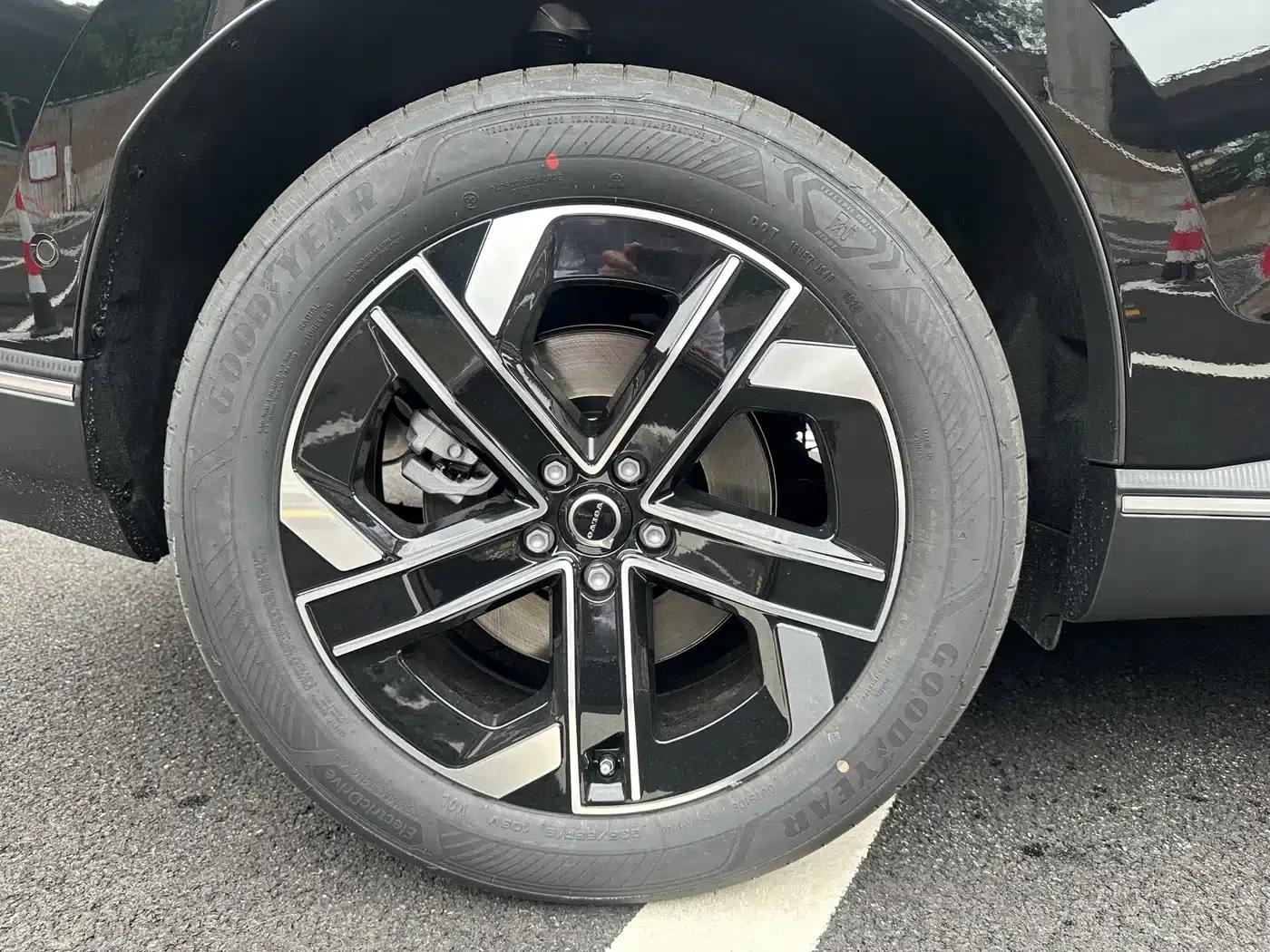 2026 Volvo XC70 Plug-in Hybrid (Two-Wheel Drive, Long Range, Core) — миниатюра 21