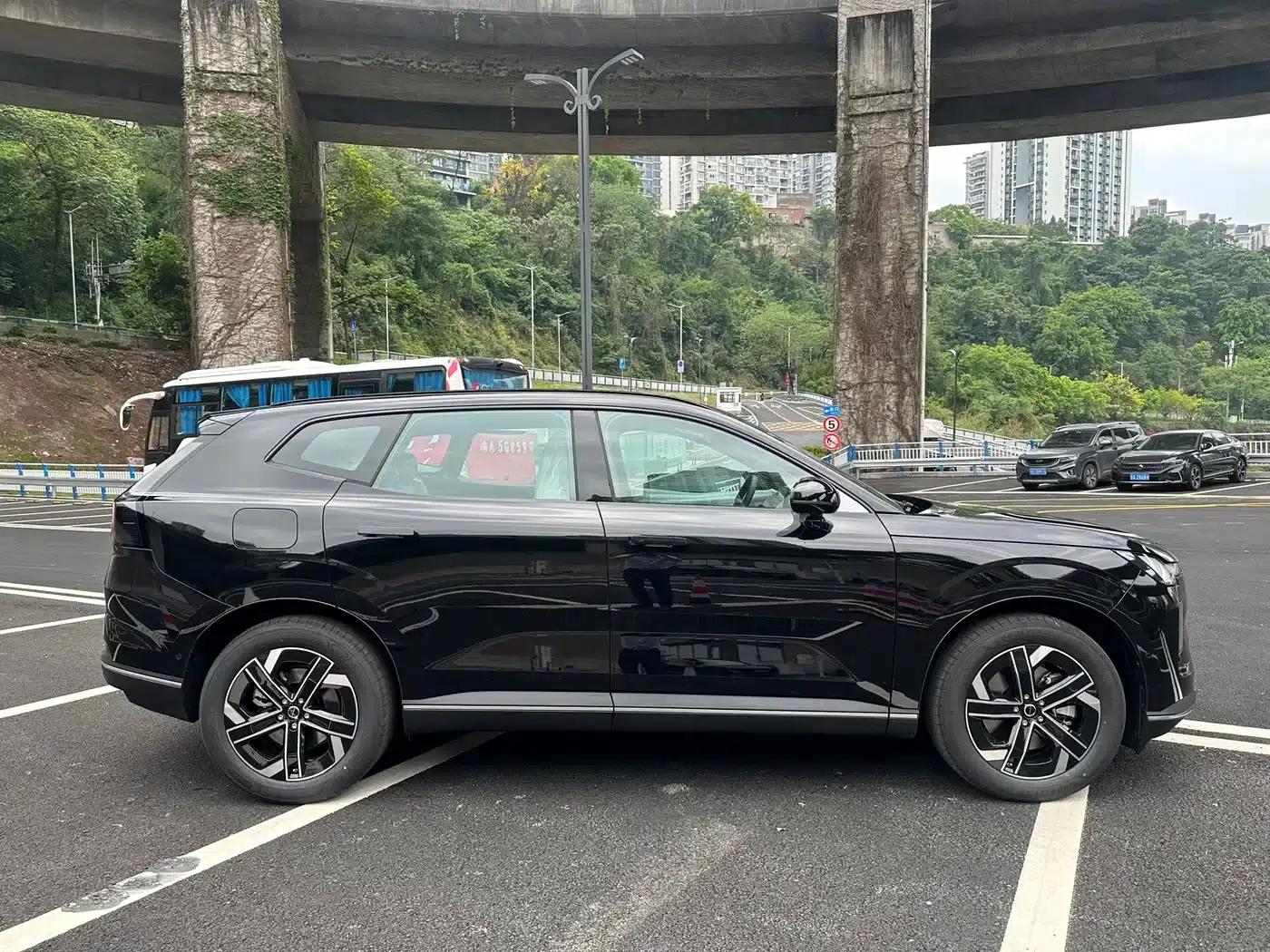 2026 Volvo XC70 Plug-in Hybrid (Two-Wheel Drive, Long Range, Core) — миниатюра 4