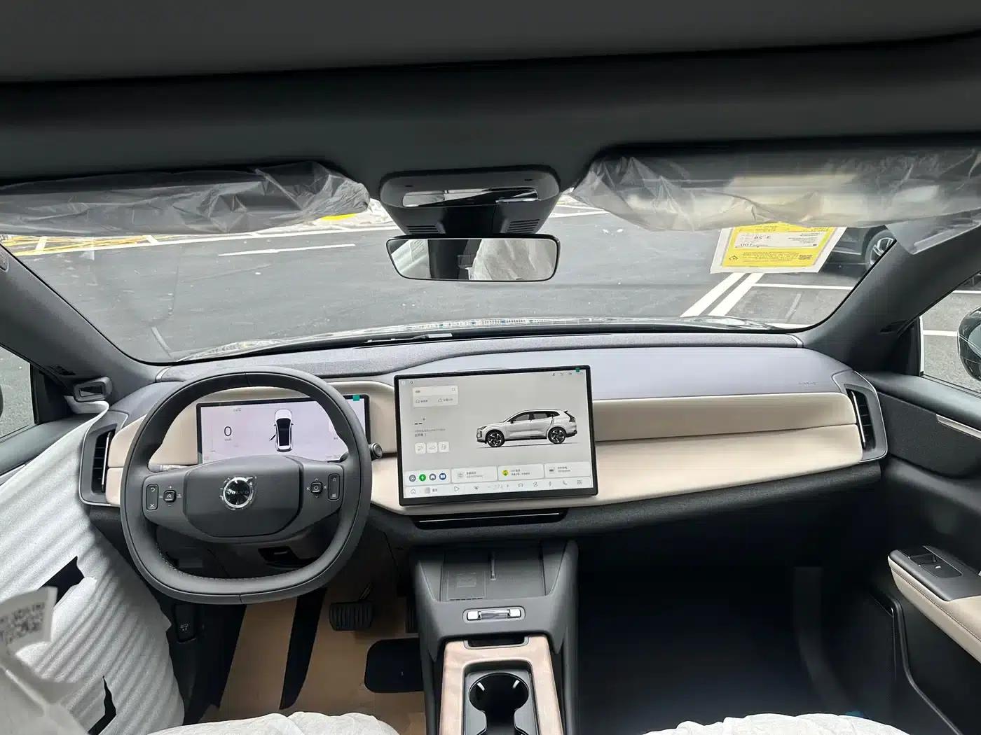 2026 Volvo XC70 Plug-in Hybrid (Two-Wheel Drive, Long Range, Core) — миниатюра 10