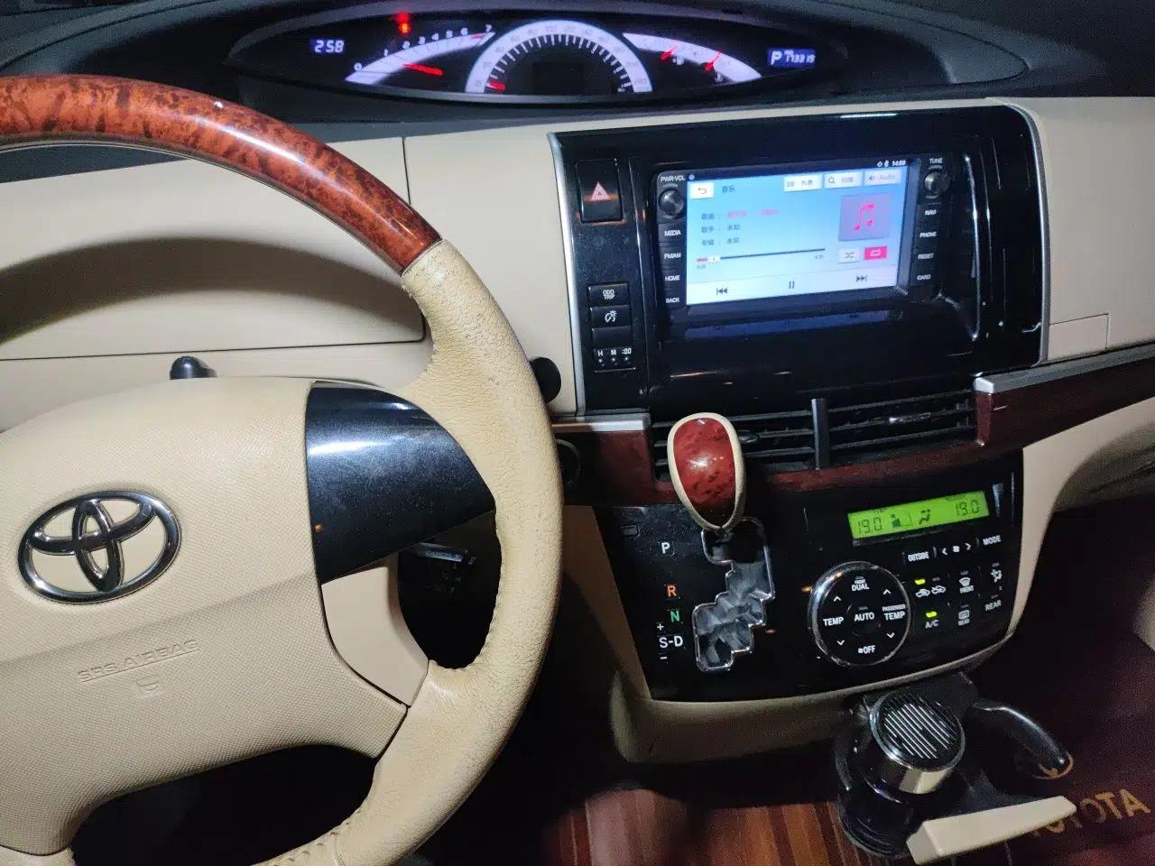 Toyota Previa  — миниатюра 14