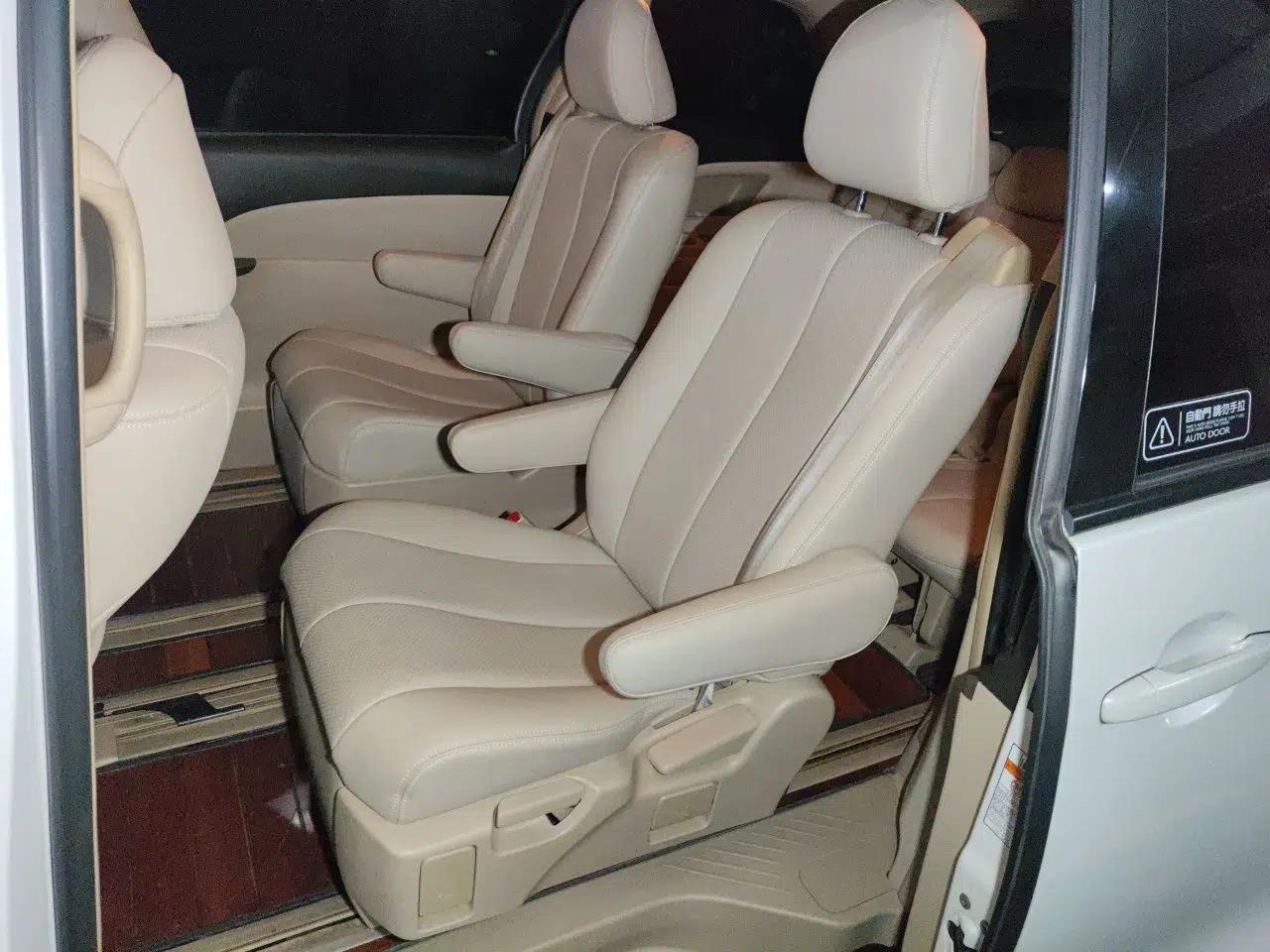 Toyota Previa  — миниатюра 18