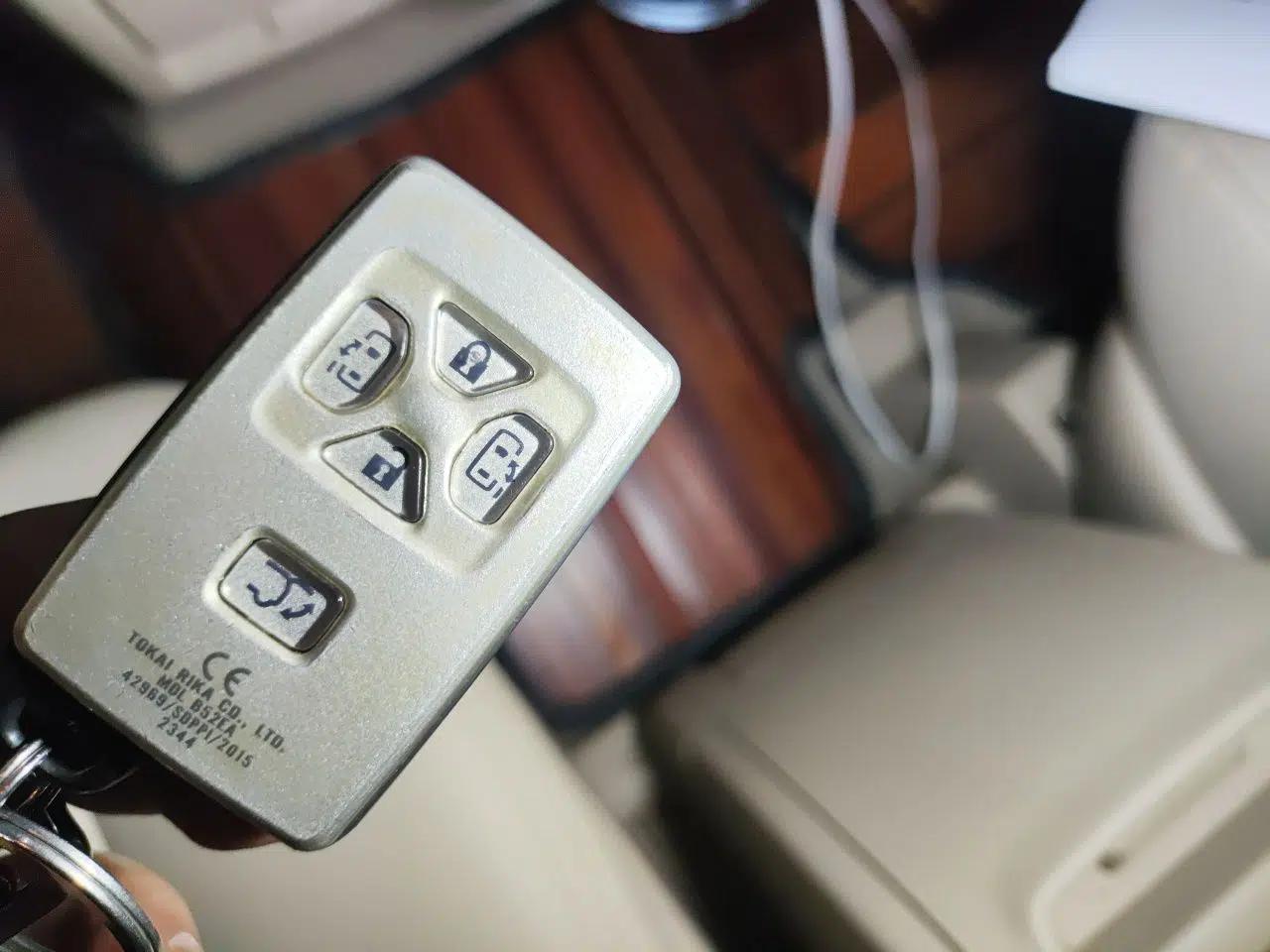 Toyota Previa  — миниатюра 9