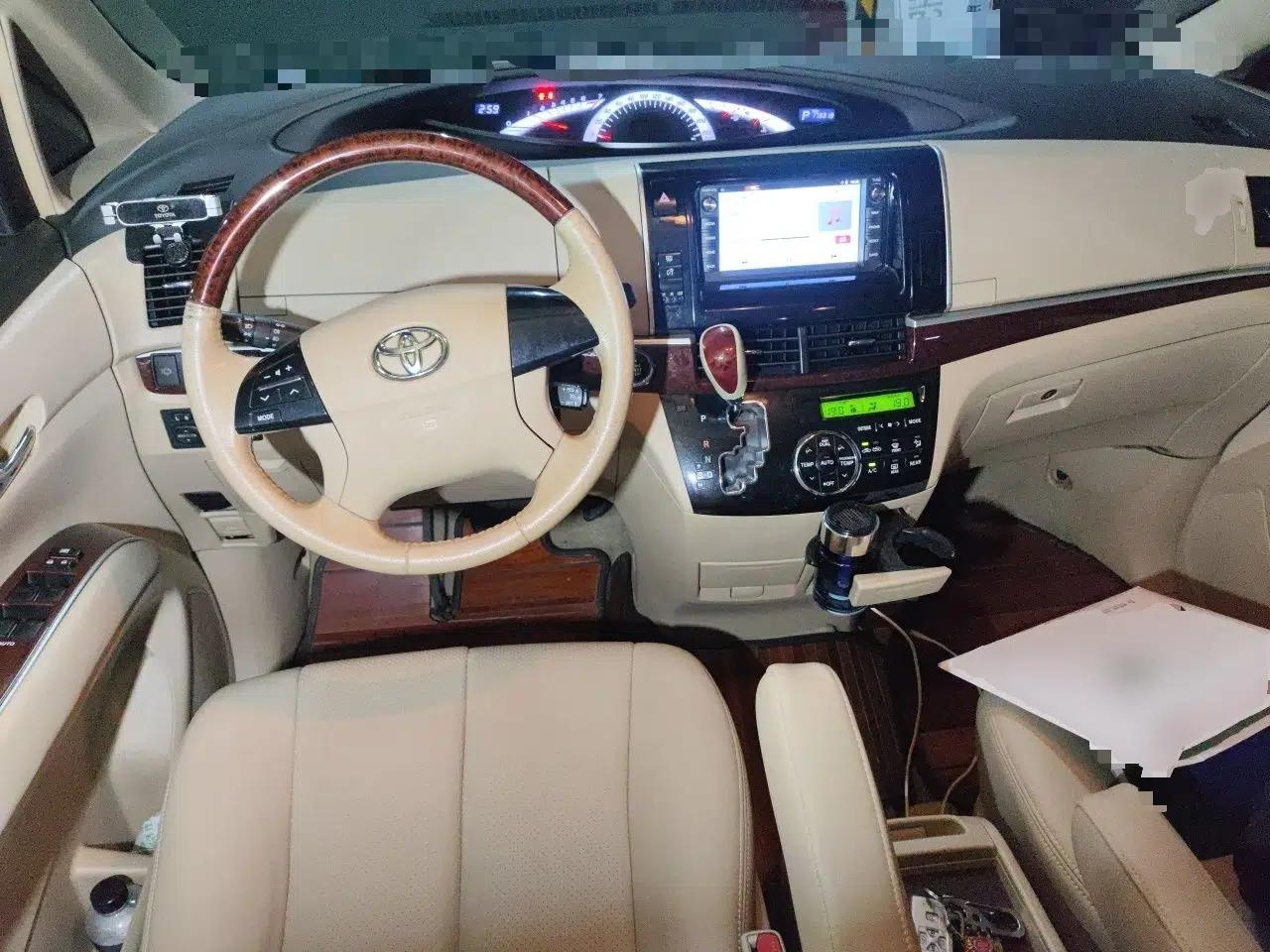 Toyota Previa  — миниатюра 10