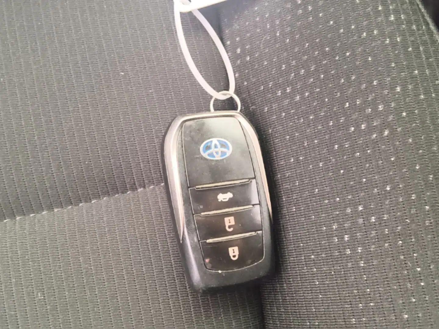 Toyota Corolla Hybrid E+ 2019 1.8L E-CVT Leading Edition — миниатюра 12