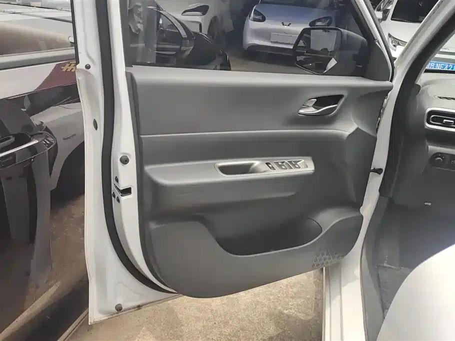 Wuling Hongguang New Energy 2025 Range-Extended Hybrid 50km Comfort Model — миниатюра 7