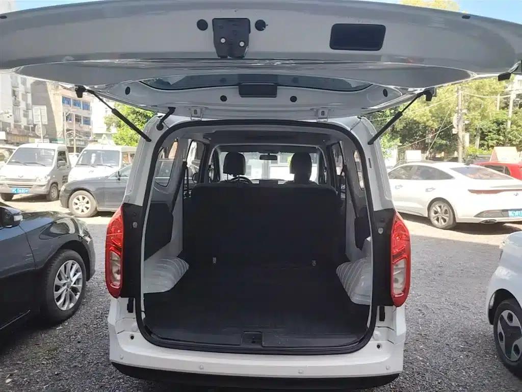 Wuling Hongguang New Energy 2024 Pure Electric Version 300KM Standard Edition — миниатюра 19
