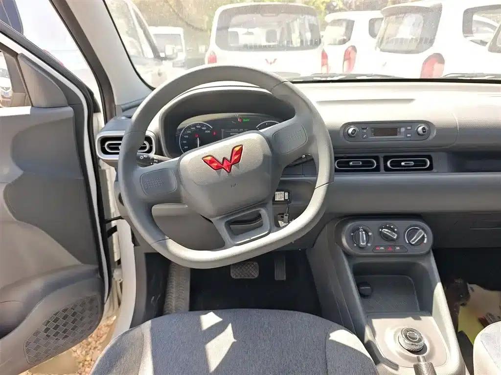 Wuling Hongguang New Energy 2025 Range-Extended Hybrid 50km Practical Model — миниатюра 3