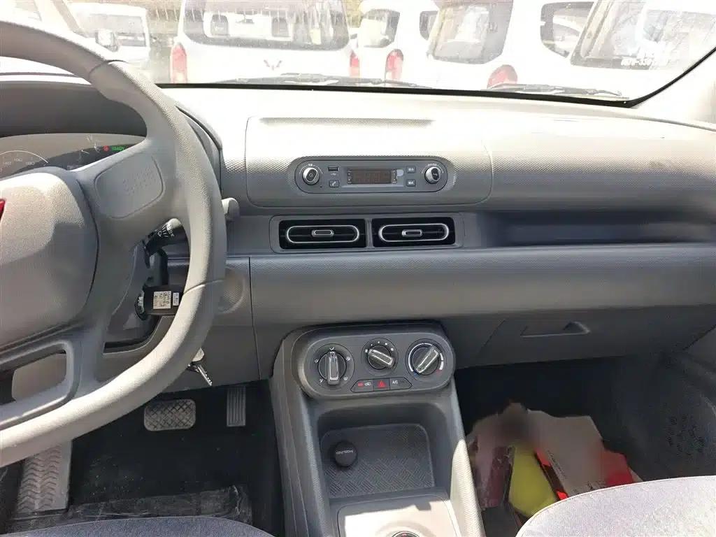 Wuling Hongguang New Energy 2025 Range-Extended Hybrid 50km Practical Model — миниатюра 6