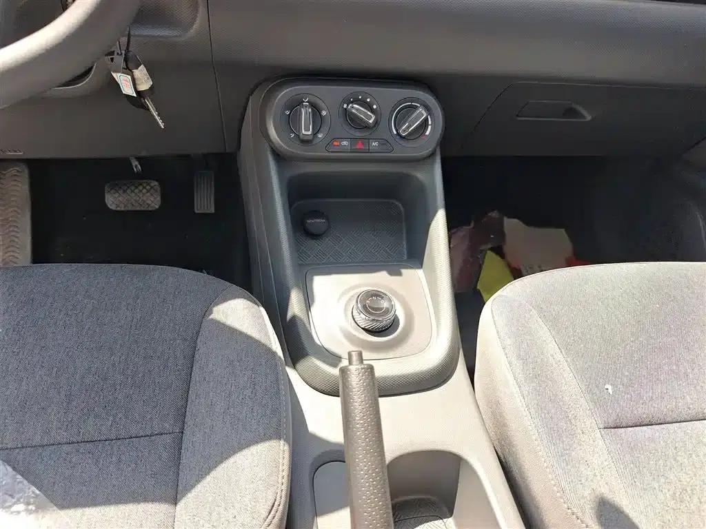Wuling Hongguang New Energy 2025 Range-Extended Hybrid 50km Practical Model — миниатюра 7