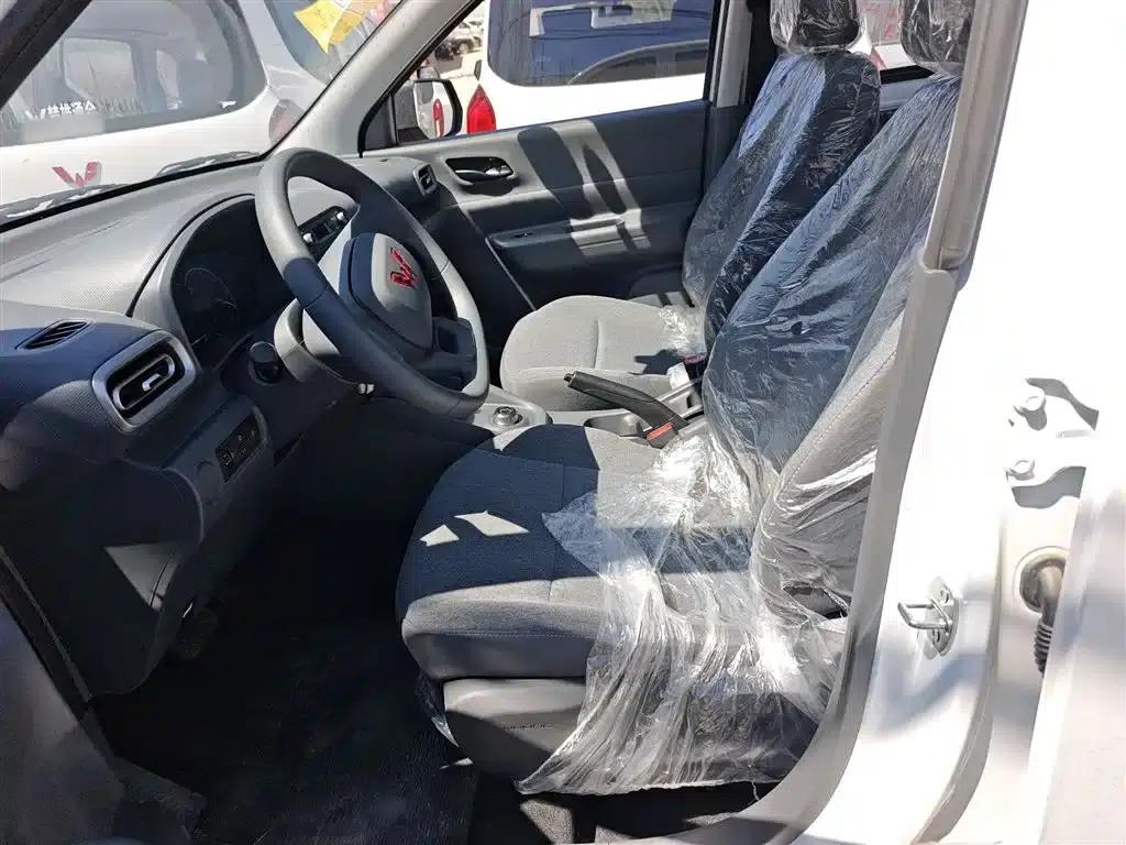 Wuling Hongguang New Energy 2025 Range-Extended Hybrid 50km Practical Model — миниатюра 8