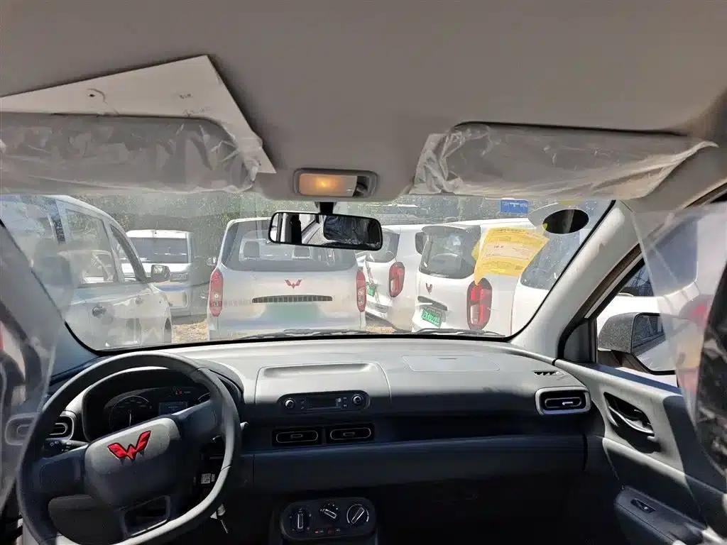 Wuling Hongguang New Energy 2025 Range-Extended Hybrid 50km Practical Model — миниатюра 9