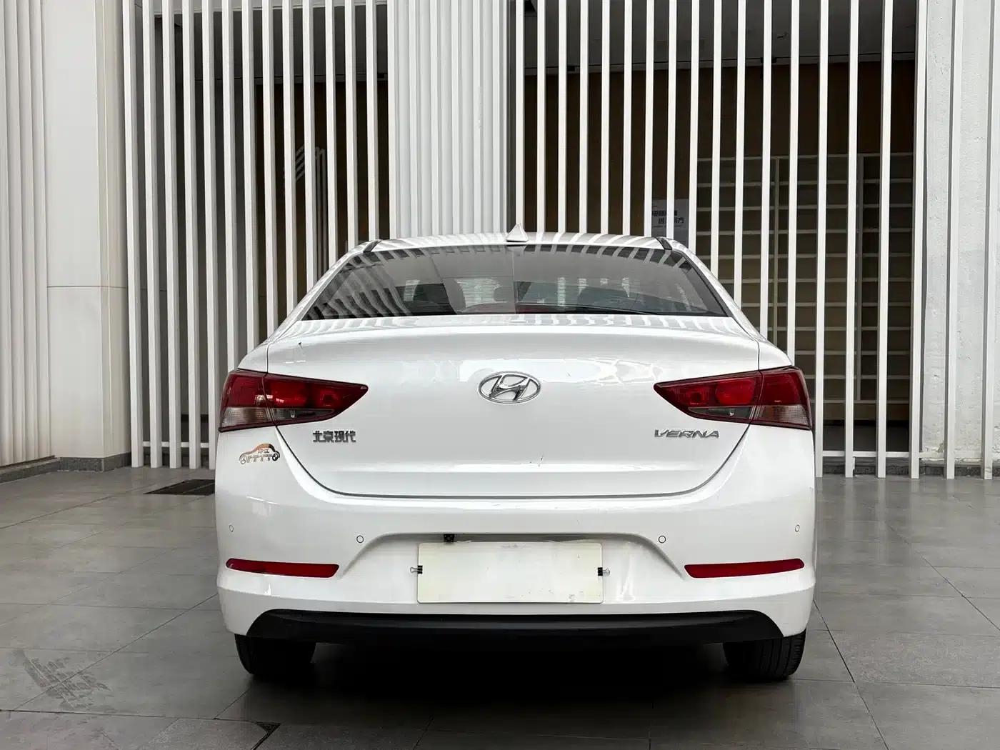 2016 Hyundai Verna 1.4L Manual GLS Cool Edition — миниатюра 12