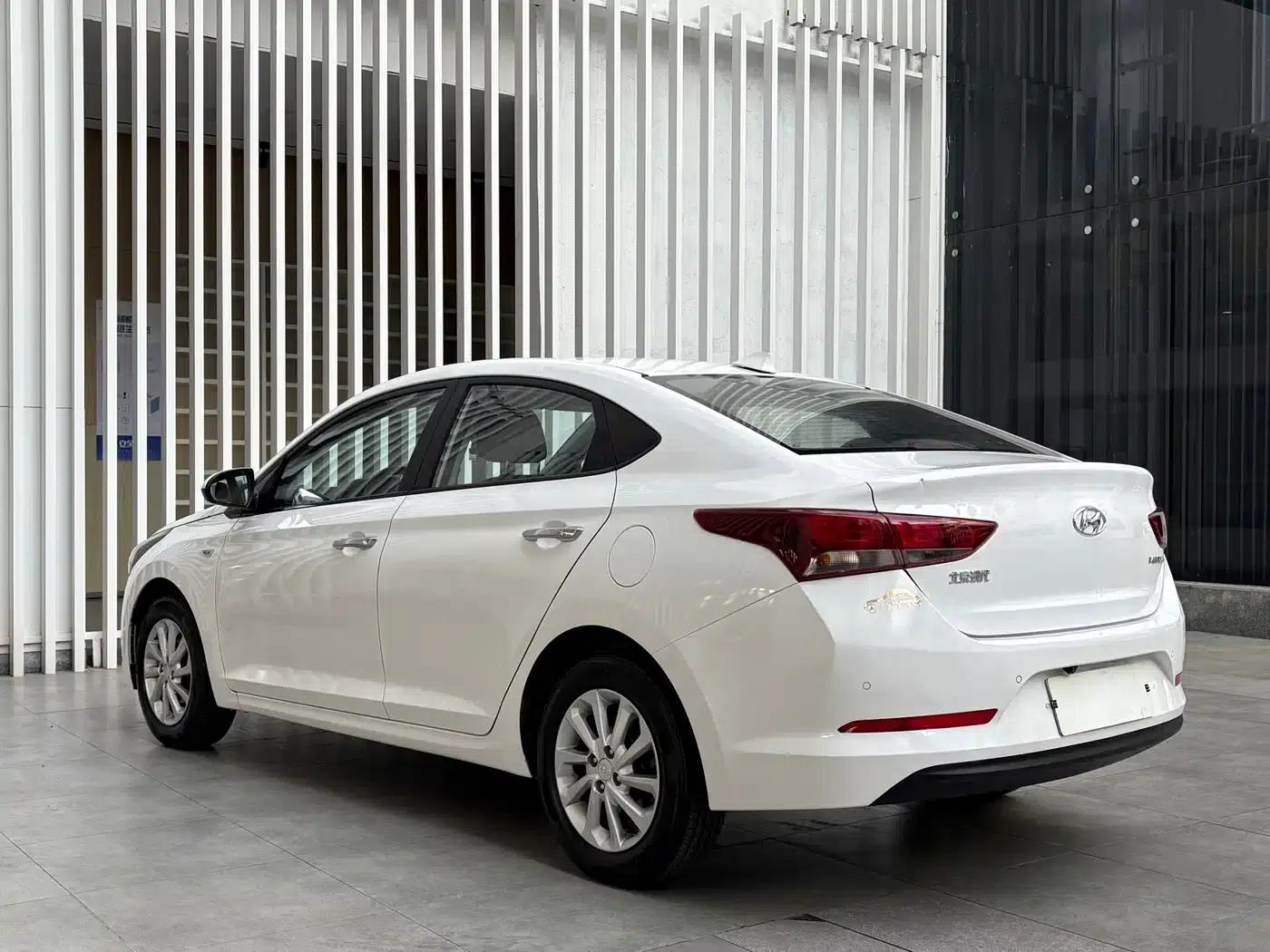 2016 Hyundai Verna 1.4L Manual GLS Cool Edition — миниатюра 13
