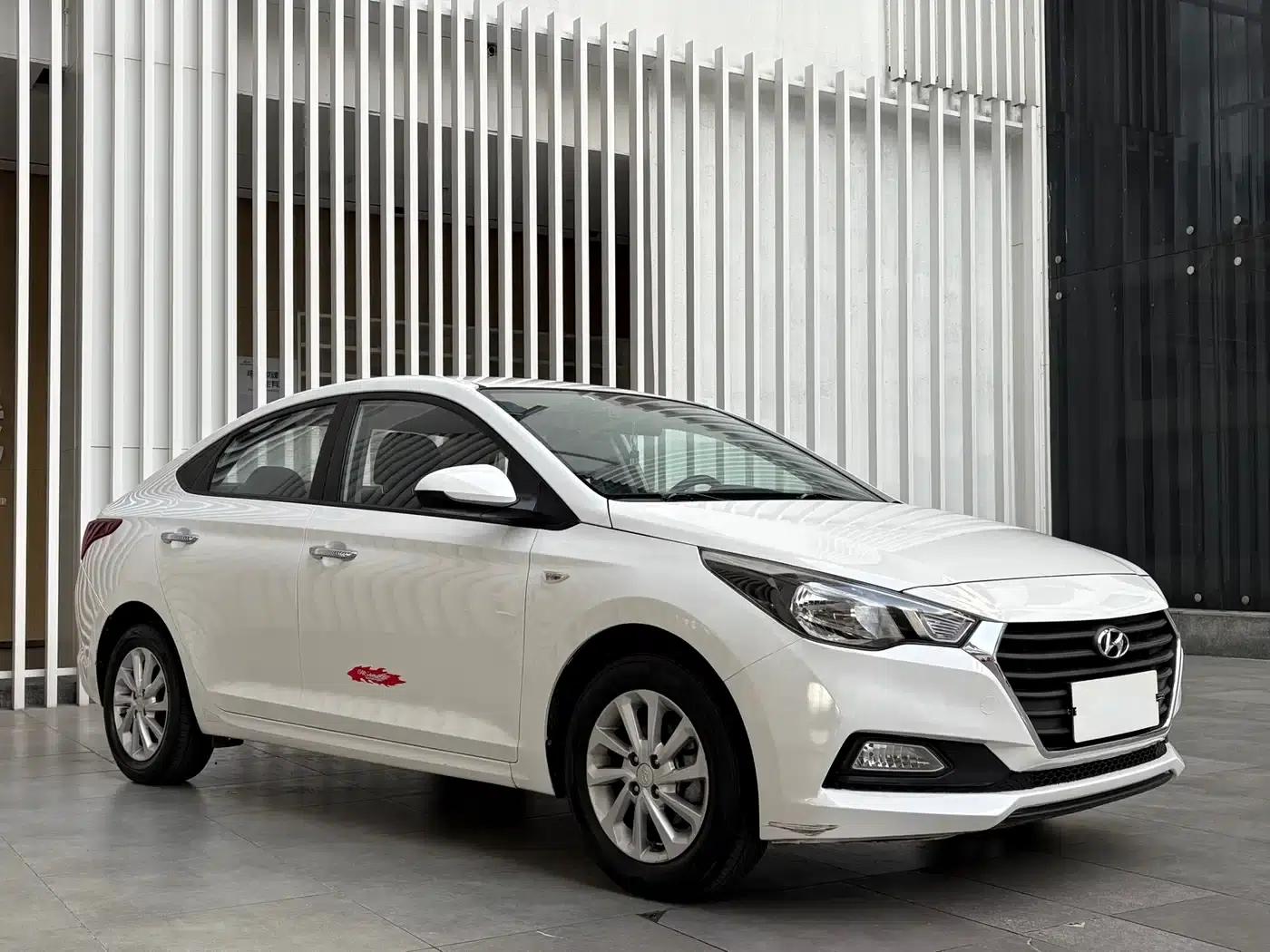 2016 Hyundai Verna 1.4L Manual GLS Cool Edition — миниатюра 3