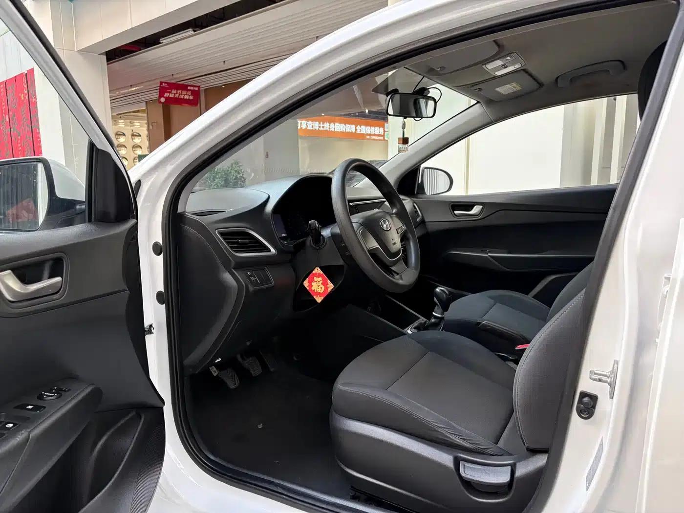 2016 Hyundai Verna 1.4L Manual GLS Cool Edition — миниатюра 4
