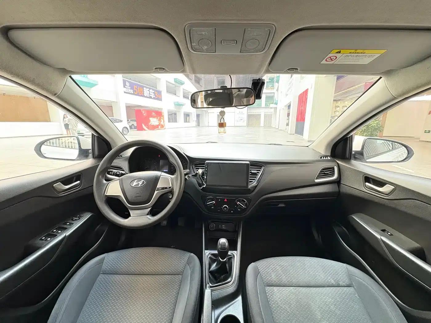 2016 Hyundai Verna 1.4L Manual GLS Cool Edition — миниатюра 5