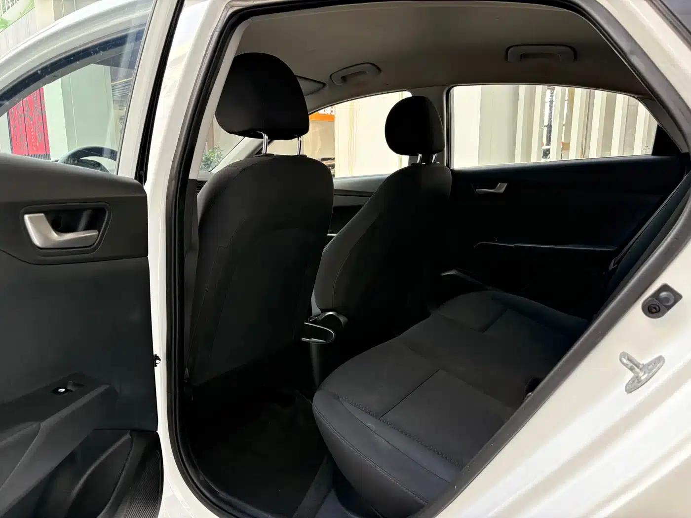 2016 Hyundai Verna 1.4L Manual GLS Cool Edition — миниатюра 6