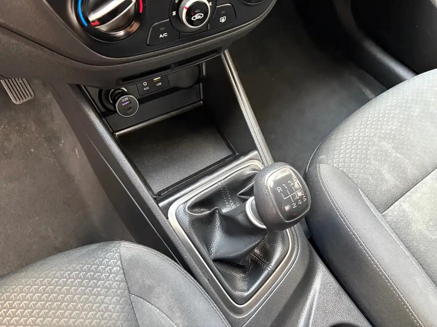 2016 Hyundai Verna 1.4L Manual GLS Cool Edition — миниатюра 9