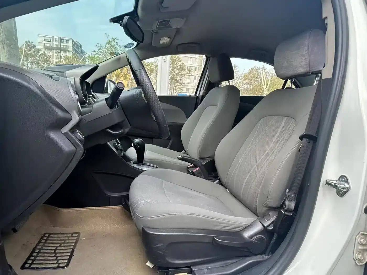 2011 Aveo Sedan 1.4L AT SE — миниатюра 7