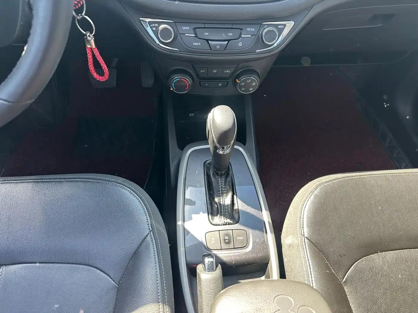 Chevrolet Aveo RV 2016 1.5L Automatic Fun Edition — миниатюра 9