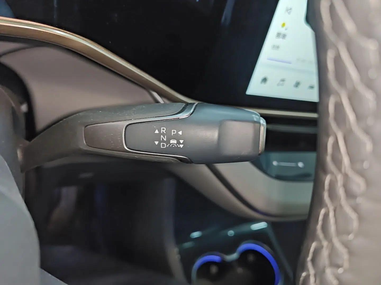 Hongqi EH7 2025 640 All-Wheel Drive Smart Selection Edition — миниатюра 17