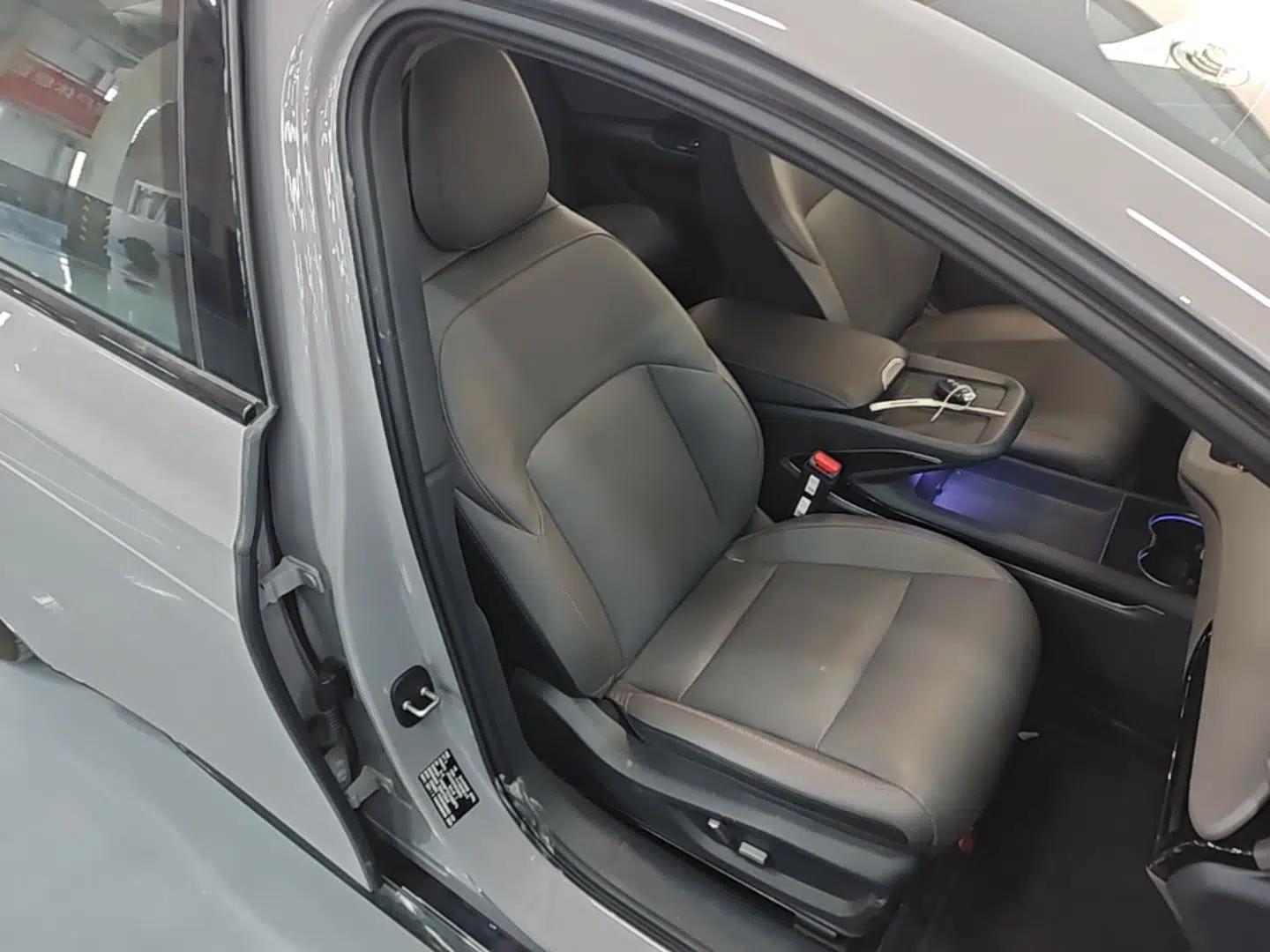 Hongqi EH7 2025 640 All-Wheel Drive Smart Selection Edition — миниатюра 23