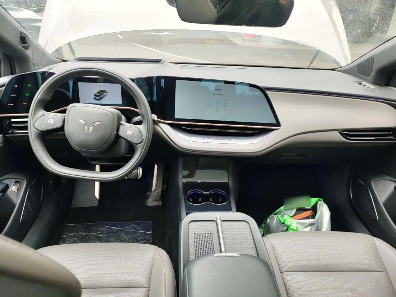 Hongqi EH7 2025 640 All-Wheel Drive Smart Selection Edition — миниатюра 12