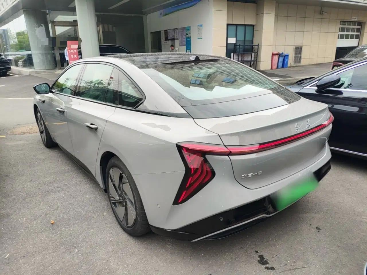 Hongqi EH7 2025 640 All-Wheel Drive Smart Selection Edition — миниатюра 7