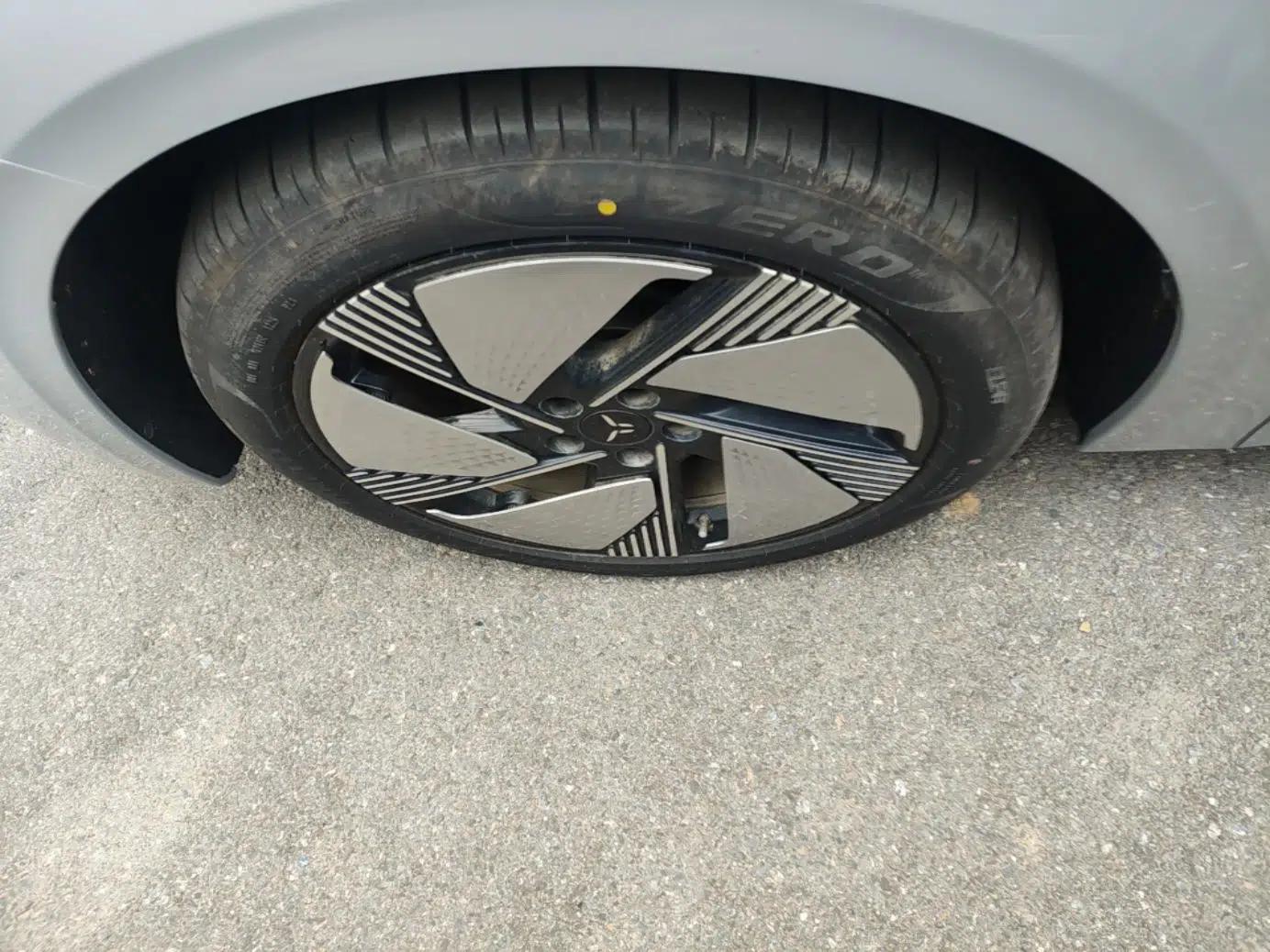 Hongqi EH7 2025 640 All-Wheel Drive Smart Selection Edition — миниатюра 9
