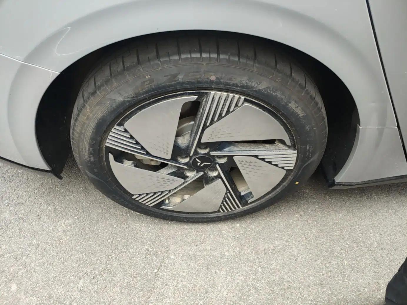 Hongqi EH7 2025 640 All-Wheel Drive Smart Selection Edition — миниатюра 10